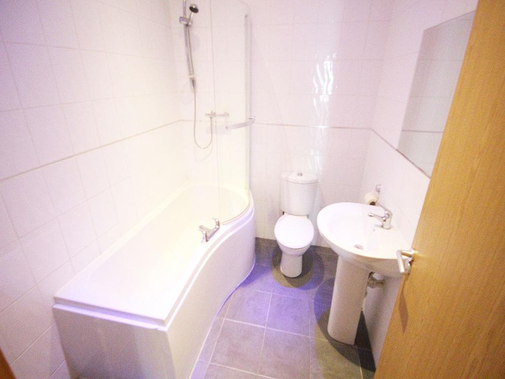 2 bedroom apartment To Let in Colne - IMG_3447.jpg
